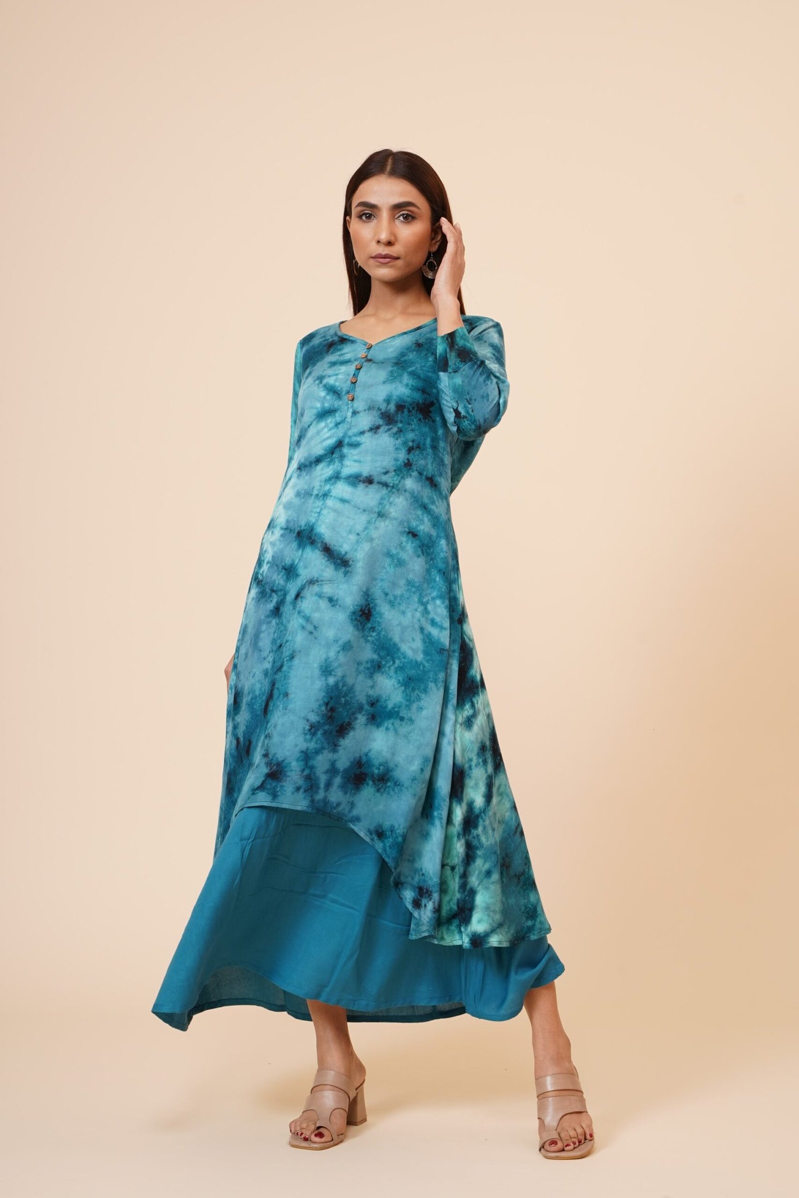 Kurti indiano da donna con abbottonatura e polsini in legno